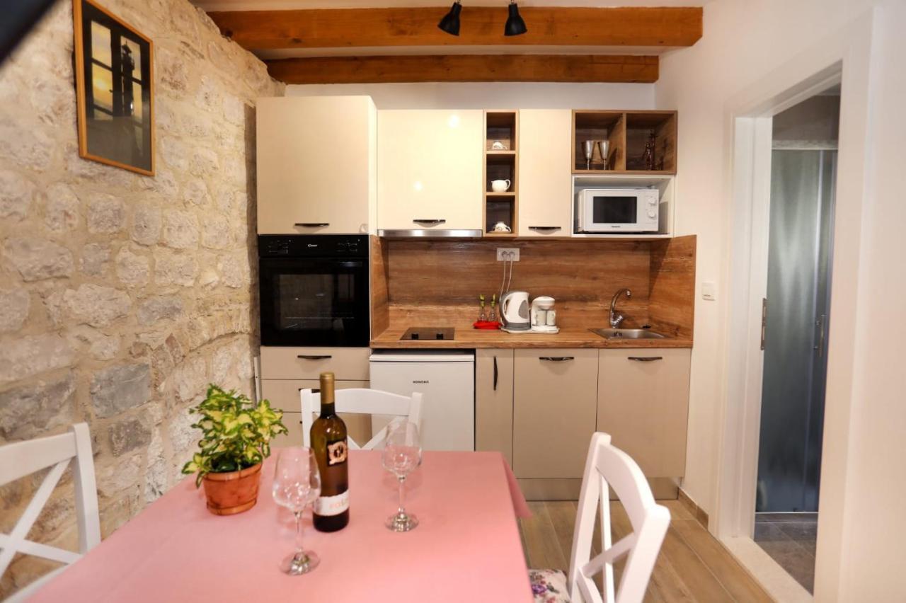 Studio Apartman Mihaella Kastela Exterior photo