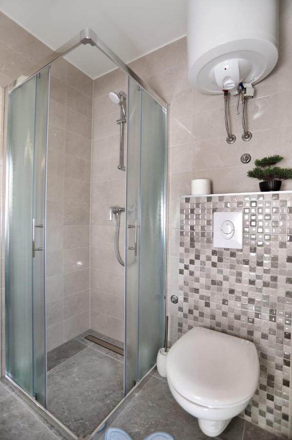 Studio Apartman Mihaella Kastela Exterior photo