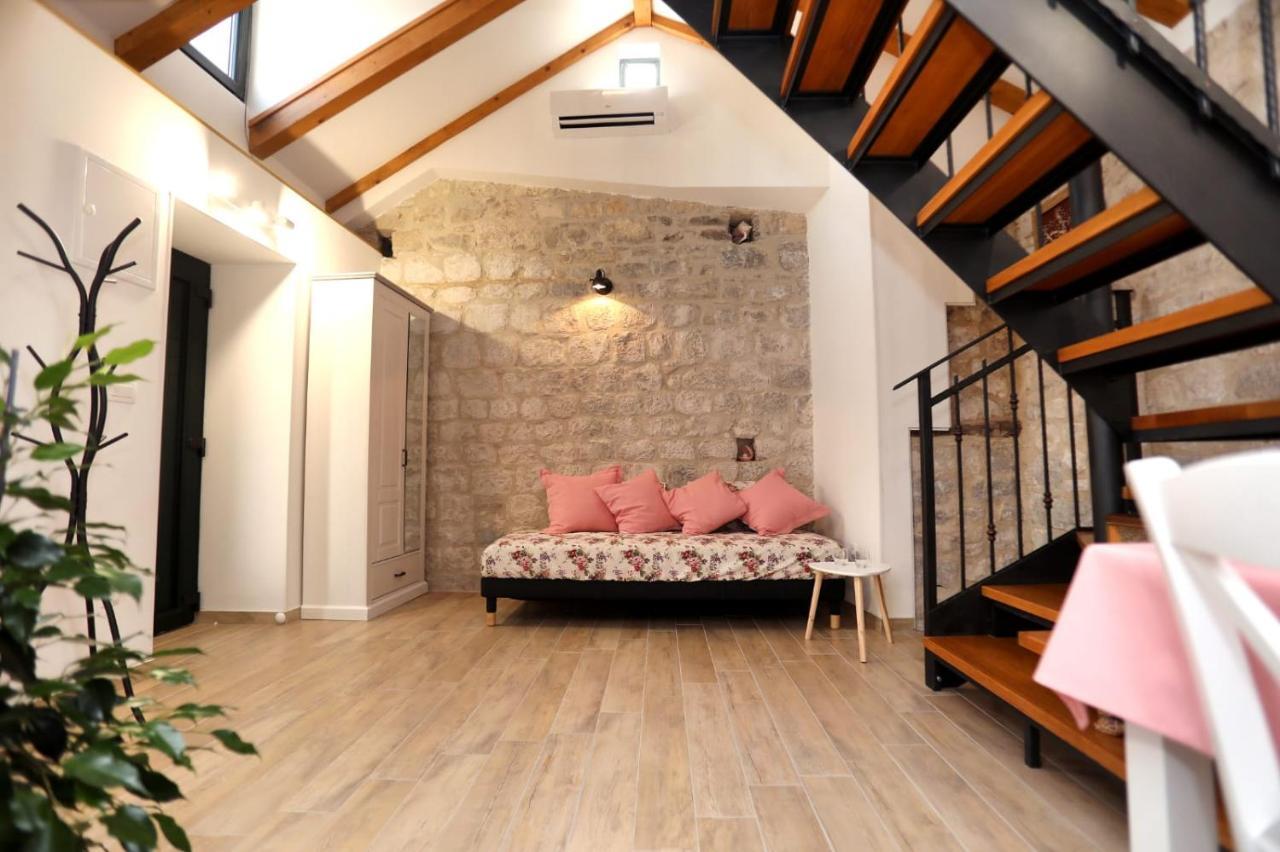 Studio Apartman Mihaella Kastela Exterior photo