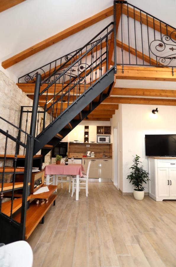 Studio Apartman Mihaella Kastela Exterior photo