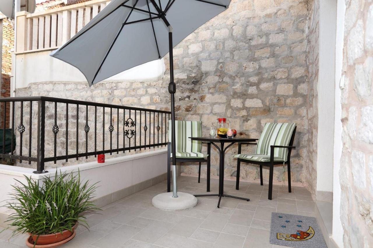 Studio Apartman Mihaella Kastela Exterior photo